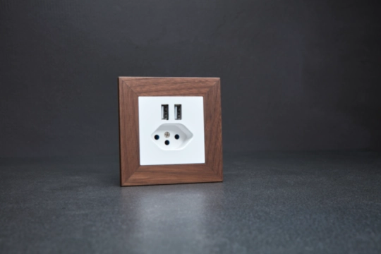 WH50820300H - Frontplatte kallysto f.Steckdose 2×USB &amp; T13 weiss