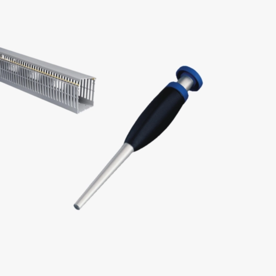 Outils de fixation pour les goulottes de câblage Image de la catégorie